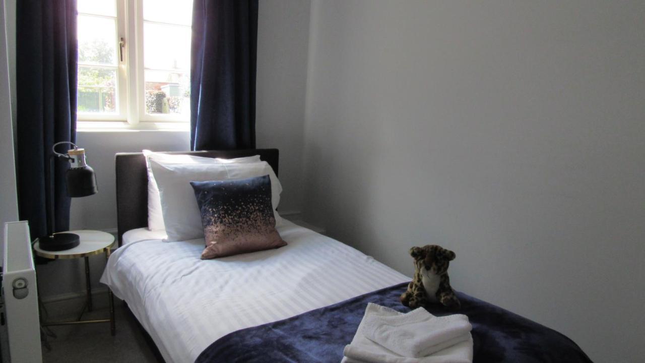 The Old Vicarage Hotel & Restaurant Bridgwater Esterno foto A single bed