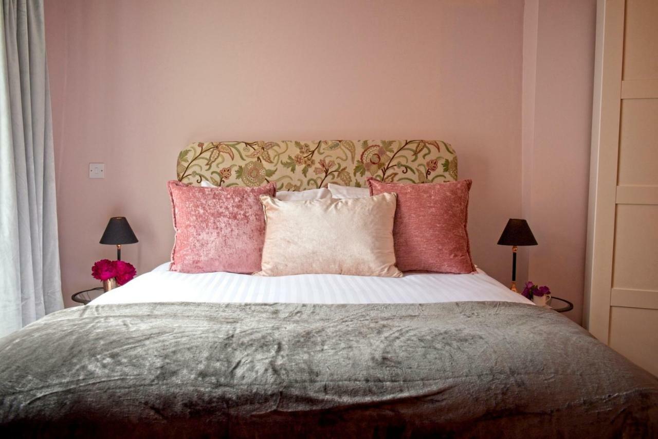 The Old Vicarage Hotel & Restaurant Bridgwater Esterno foto A bedroom at the hotel