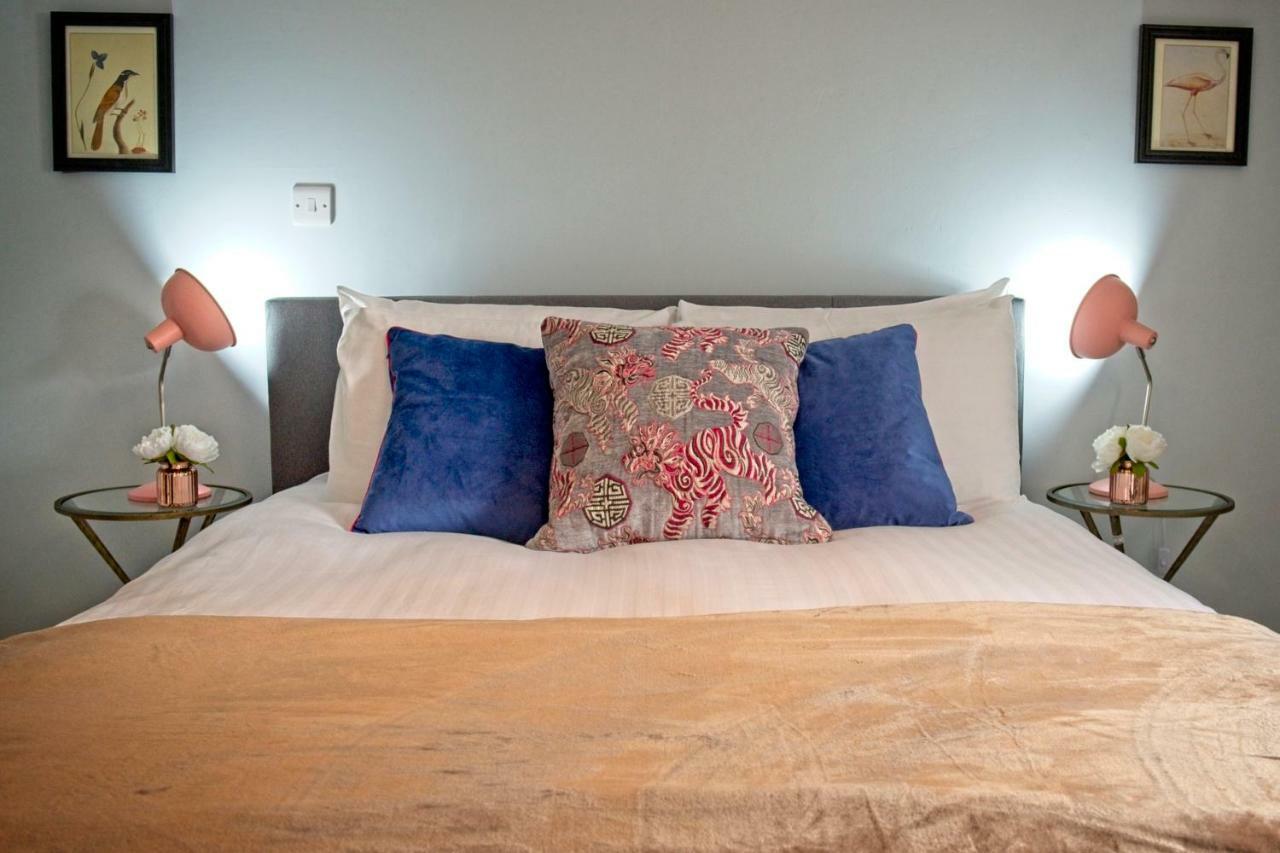 The Old Vicarage Hotel & Restaurant Bridgwater Esterno foto A bedroom at The Old Vicarage