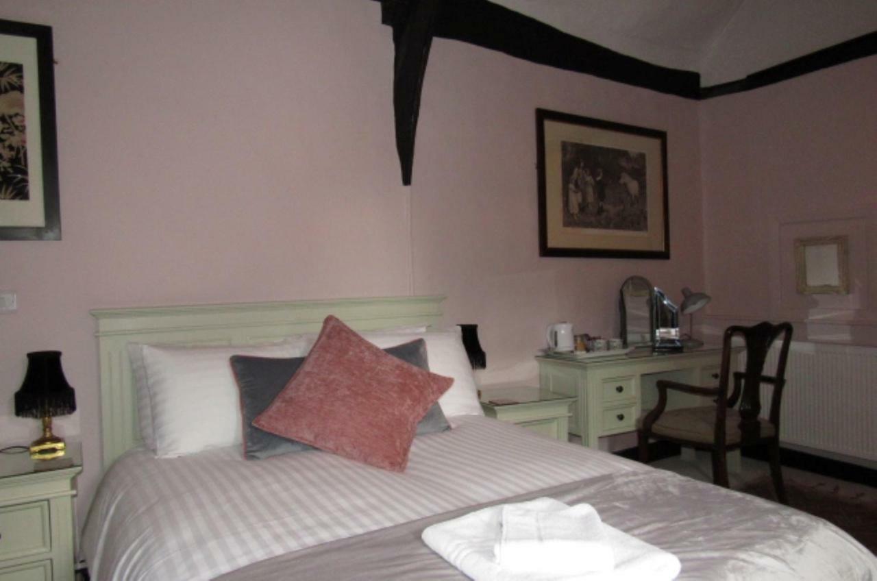 The Old Vicarage Hotel & Restaurant Bridgwater Esterno foto A bedroom at the hotel
